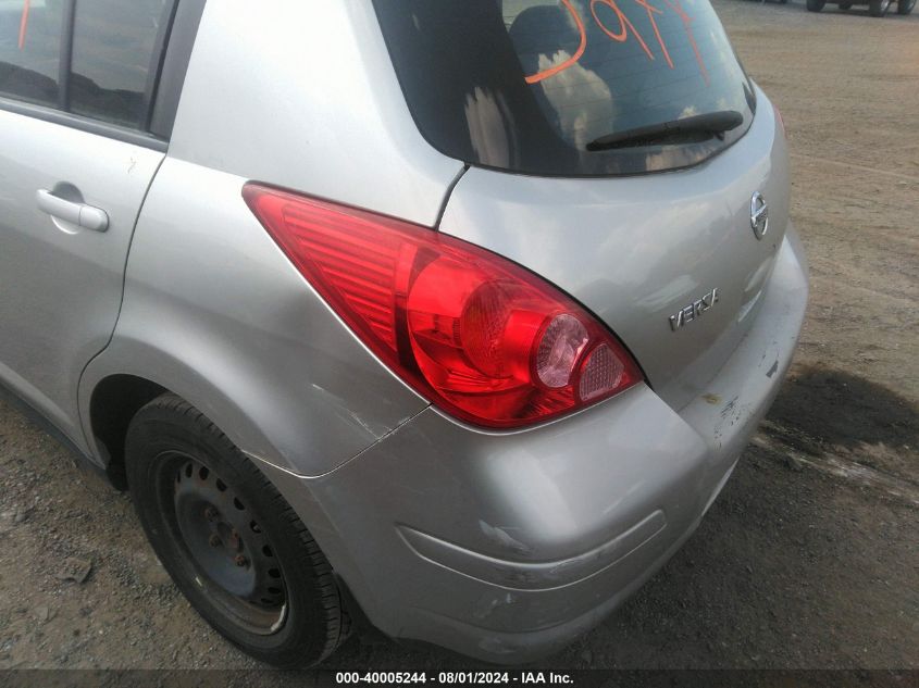 2009 Nissan Versa 1.8S VIN: 3N1BC13E89L438233 Lot: 40005244