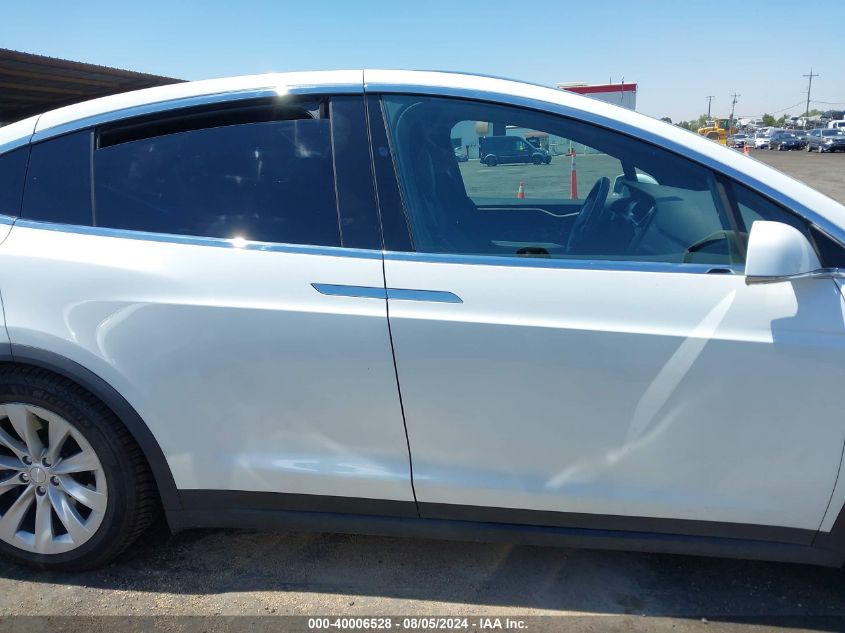 2018 Tesla Model X 100D/75D/P100D VIN: 5YJXCBE22JF101300 Lot: 40006528