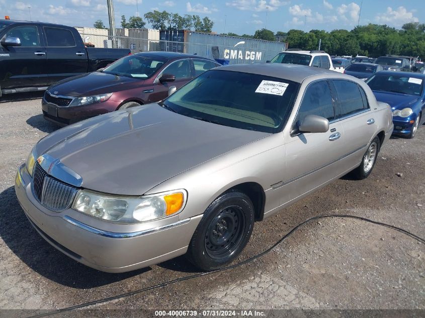 2000 Lincoln Town Car Executive VIN: 1LNHM81W5YY778246 Lot: 40006739