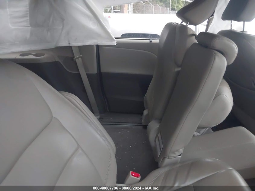 2015 Toyota Sienna Xle 8 Passenger VIN: 5TDYK3DC8FS586312 Lot: 40007796