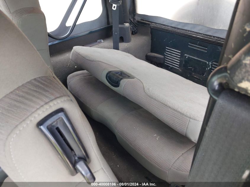 2005 Jeep Wrangler X VIN: 1J4FA39S05P368801 Lot: 40008186