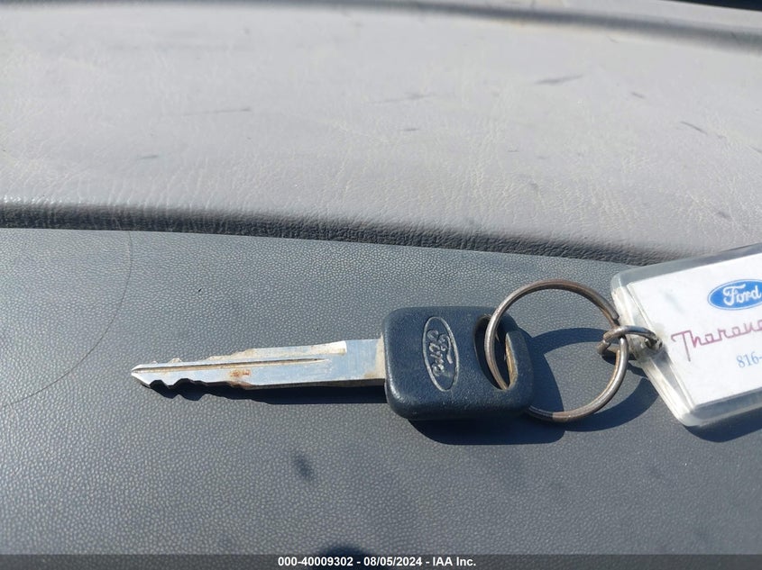 2000 Ford F250 Super Duty VIN: 1FTNF21F1YEB19810 Lot: 40009302