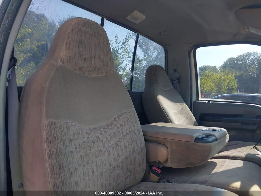 2000 Ford F250 Super Duty VIN: 1FTNF21F1YEB19810 Lot: 40009302