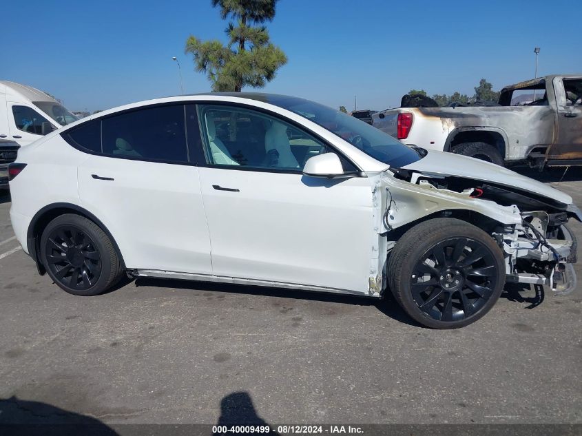 2022 Tesla Model Y Long Range Dual Motor All-Wheel Drive VIN: 7SAYGDEE1NF537465 Lot: 40009499