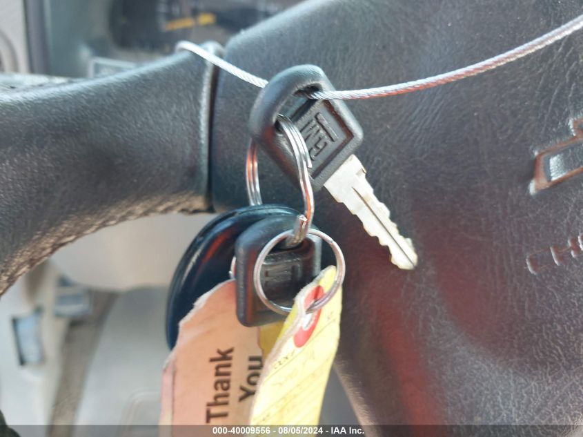 2000 Chevrolet Gmt-400 K3500 VIN: 1GCHK33J4YF422137 Lot: 40009556