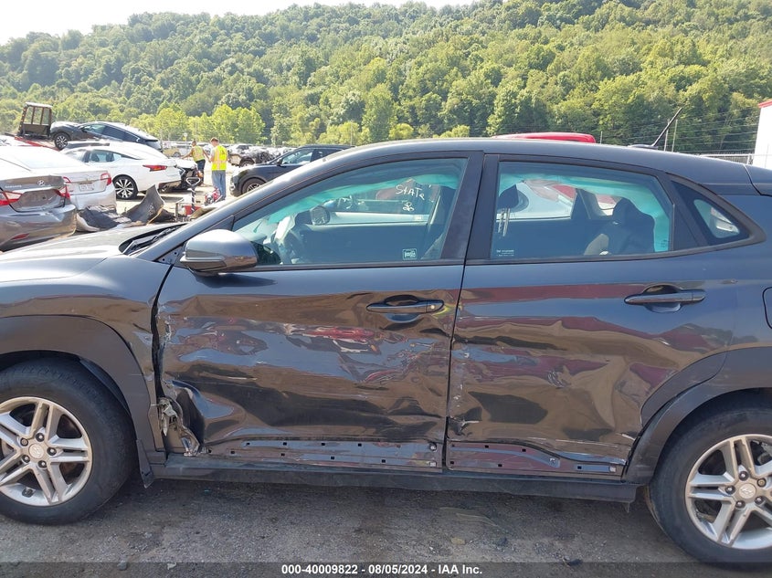 VIN KM8K12AA7LU411087 2020 HYUNDAI KONA SE