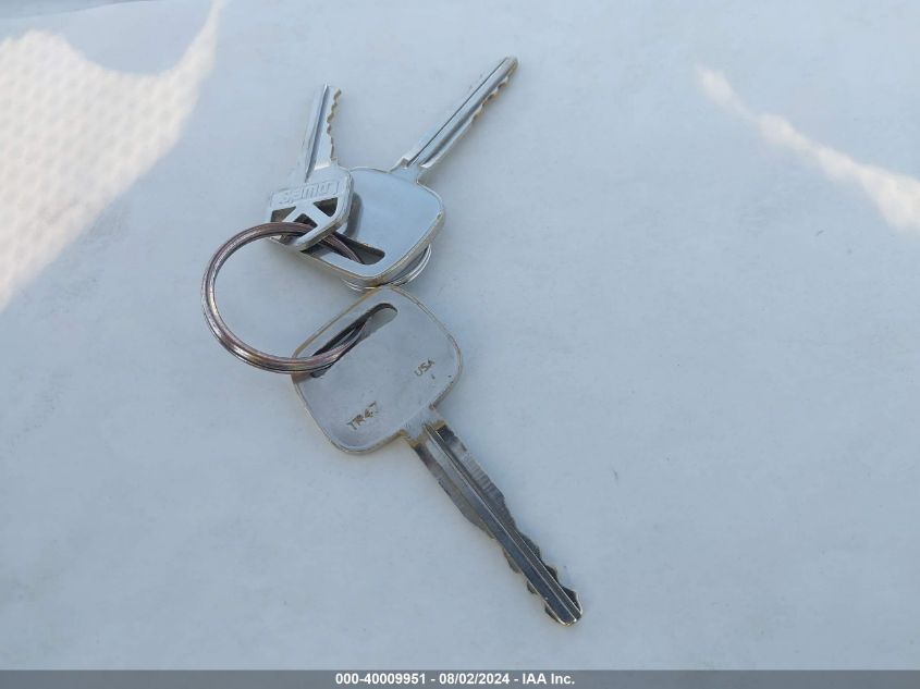 2000 Toyota Sienna Le VIN: 4T3ZF13C8YU238591 Lot: 40009951