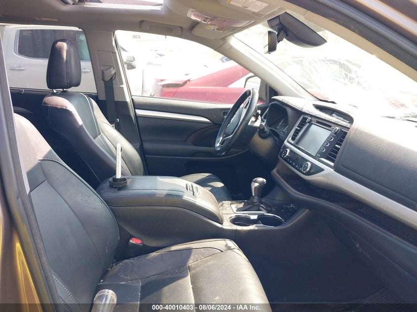 VIN 5TDJZRFH1HS472910 2017 TOYOTA HIGHLANDER SE/XLE