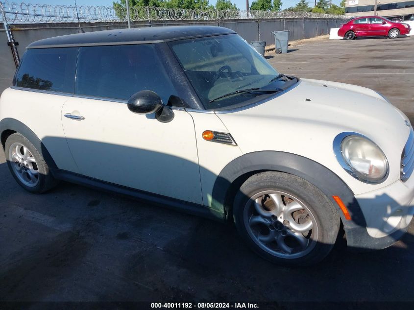 2011 Mini Cooper VIN: WMWSU3C5XBT095963 Lot: 40011192