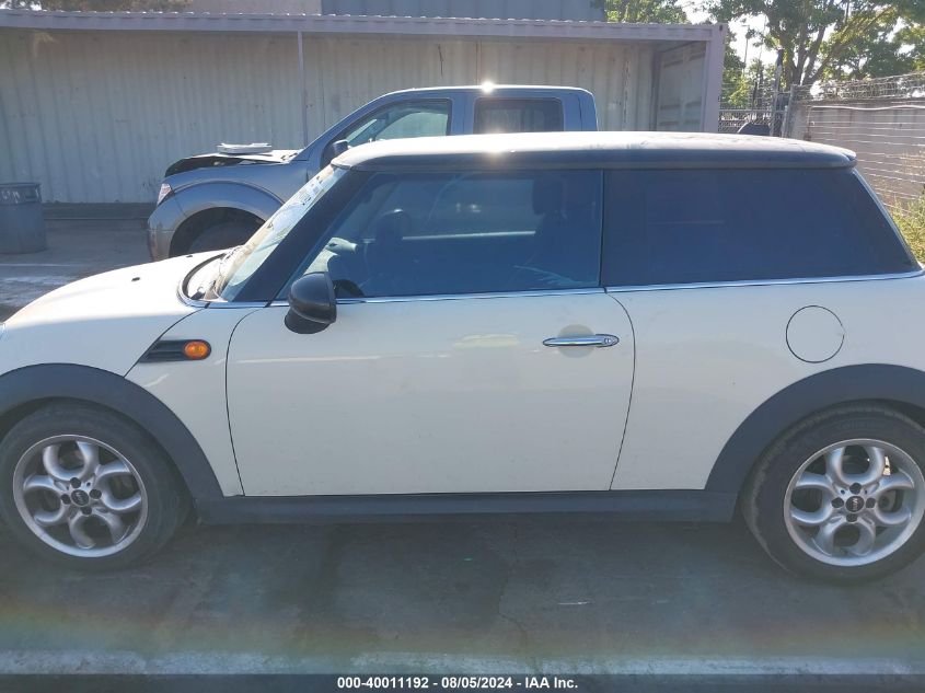 2011 Mini Cooper VIN: WMWSU3C5XBT095963 Lot: 40011192