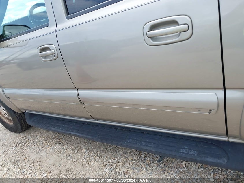 2002 Chevrolet Suburban 1500 Lt VIN: 1GNEC16Z72J202119 Lot: 40011507