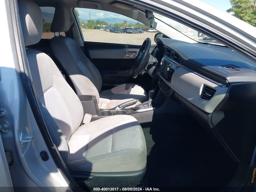 2015 Toyota Corolla Le VIN: 5YFBURHE1FP257572 Lot: 40013017