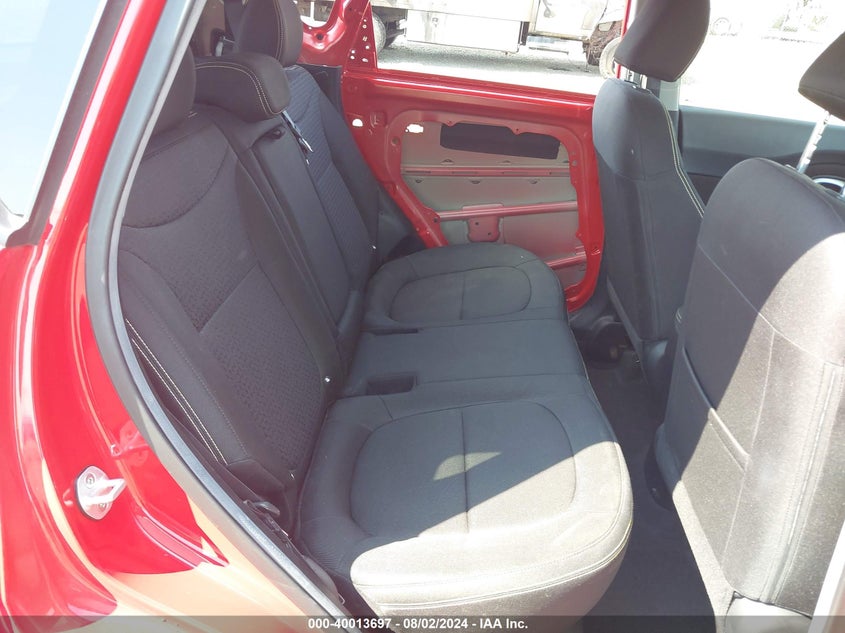 2015 KIA SOUL + - KNDJP3A54F7760623