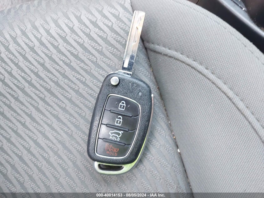 2017 Hyundai Santa Fe Sport 2.4L VIN: 5NMZT3LB8HH018111 Lot: 40014153