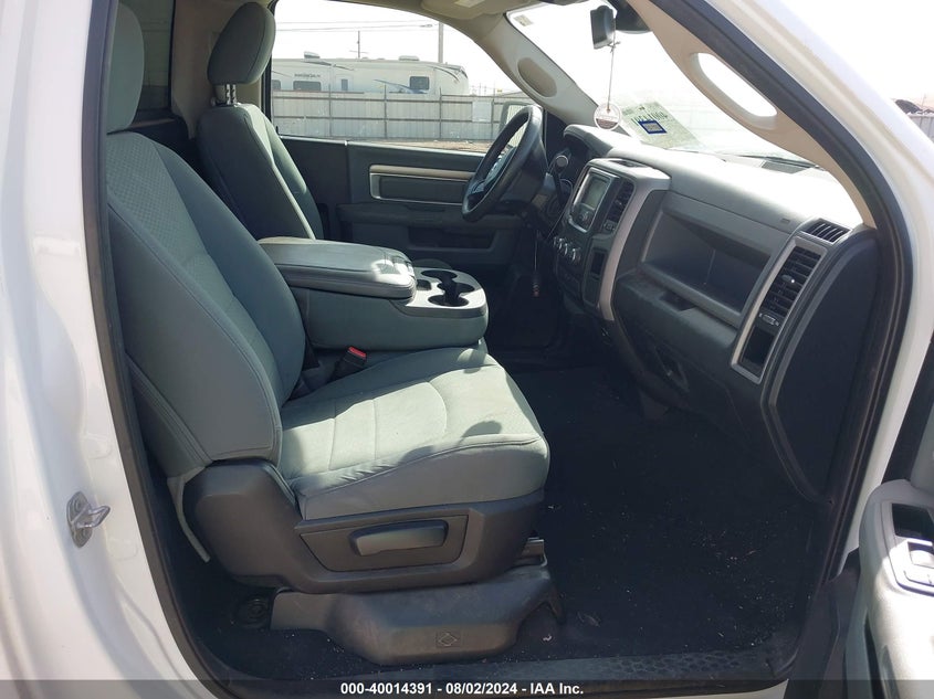 2015 RAM 1500 VIN: 2C3CDXHG3NH132656