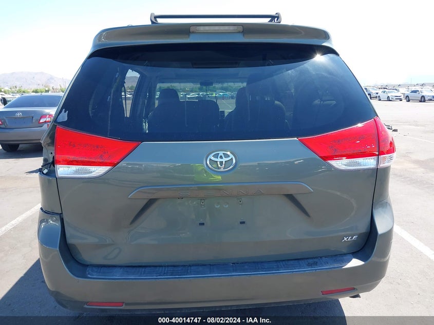 2011 Toyota Sienna Xle V6 VIN: 5TDYK3DCXBS018752 Lot: 40014747