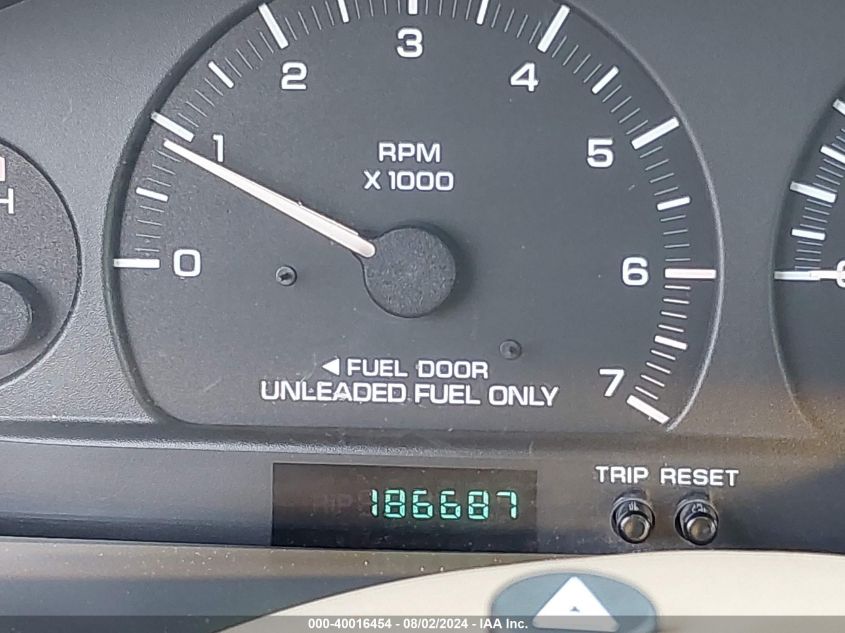 1998 Dodge Grand Caravan Se VIN: 1B4GP44G5WB621088 Lot: 40016454