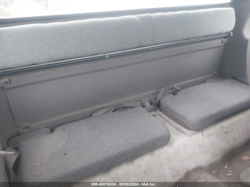 1993 Isuzu Conventional Space Cab VIN: JAACL16E6P7204727 Lot: 40016534