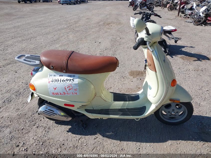 2005 Vespa M198F VIN: ZAPM198F355013619 Lot: 40016595