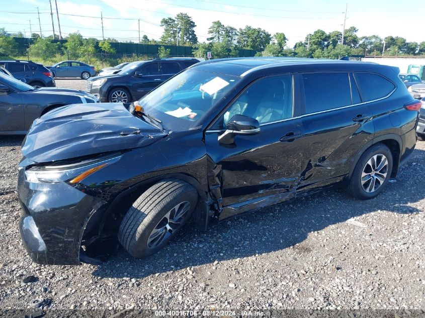 5TDKDRBH2PS516758 2023 TOYOTA HIGHLANDER - Image 2