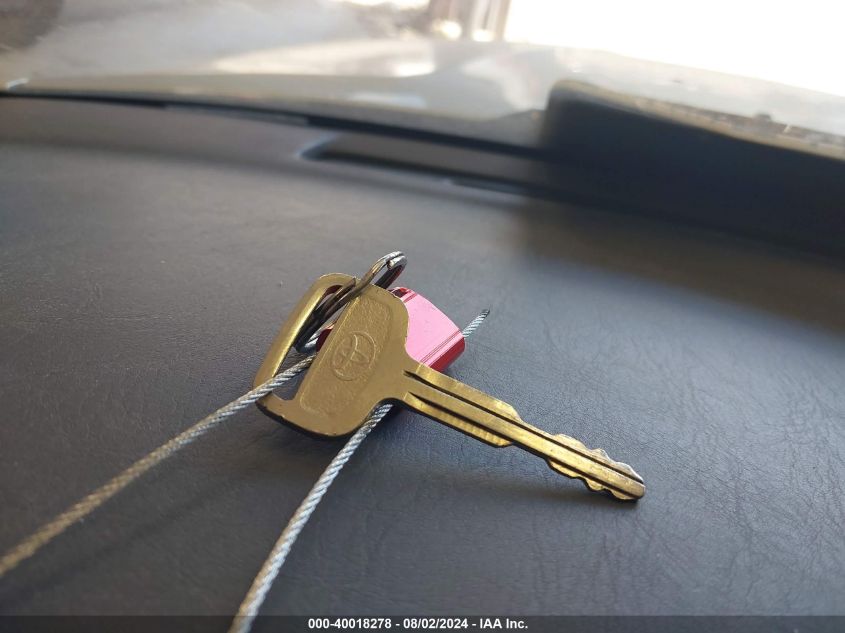 2000 Toyota Camry Le VIN: JT2BG22K4Y0507826 Lot: 40018278