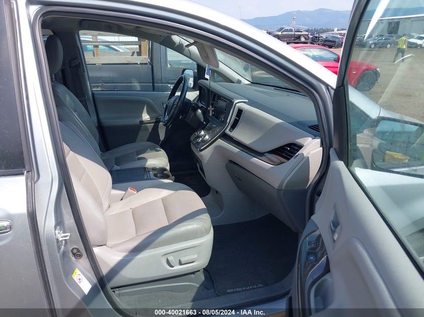 2019 TOYOTA SIENNA XLE 8 PASSENGER - 5TDYZ3DC2KS009281