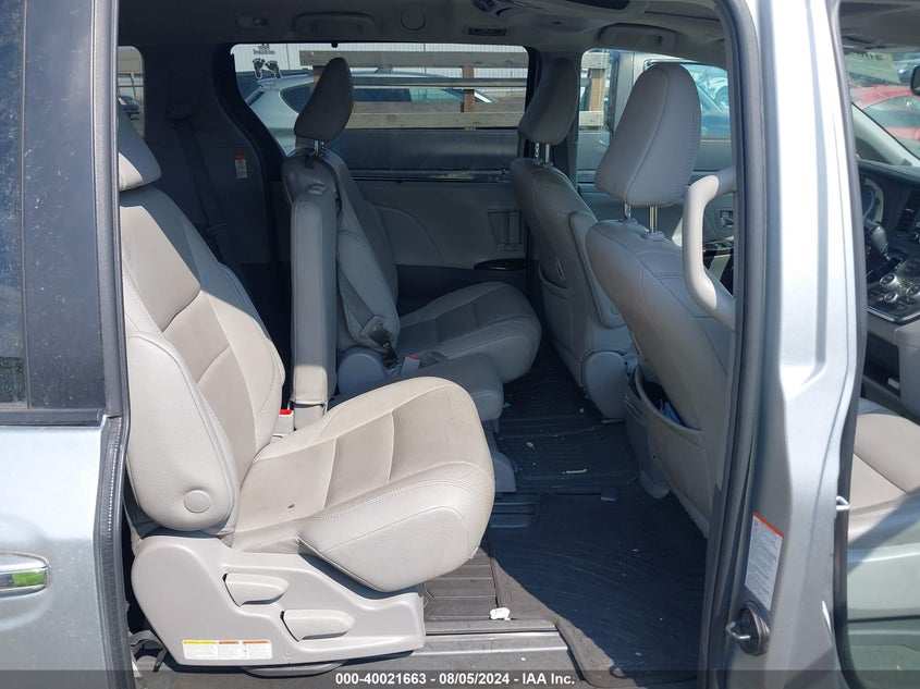 2019 TOYOTA SIENNA XLE 8 PASSENGER - 5TDYZ3DC2KS009281