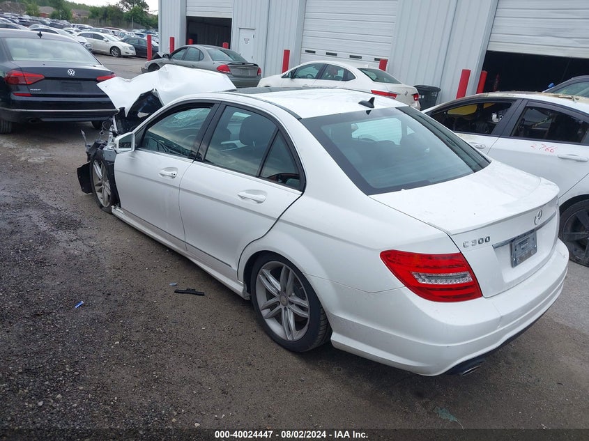 2014 MERCEDES-BENZ C 300 LUXURY 4MATIC/SPORT 4MATIC - WDDGF8AB8ER321384