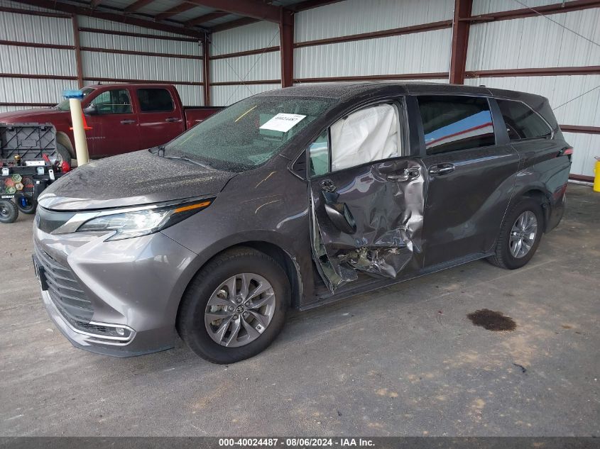 VIN 5TDYSKFC4MS025738 2021 Toyota Sienna, Xle no.2