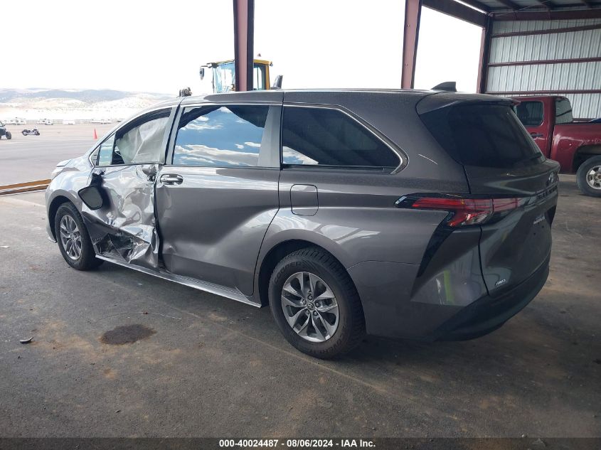 VIN 5TDYSKFC4MS025738 2021 Toyota Sienna, Xle no.3