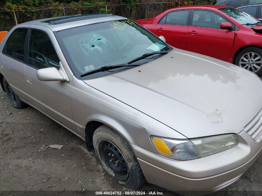 1998 Toyota Camry Le VIN: 4T1BG22K3WU850488 Lot: 40024752