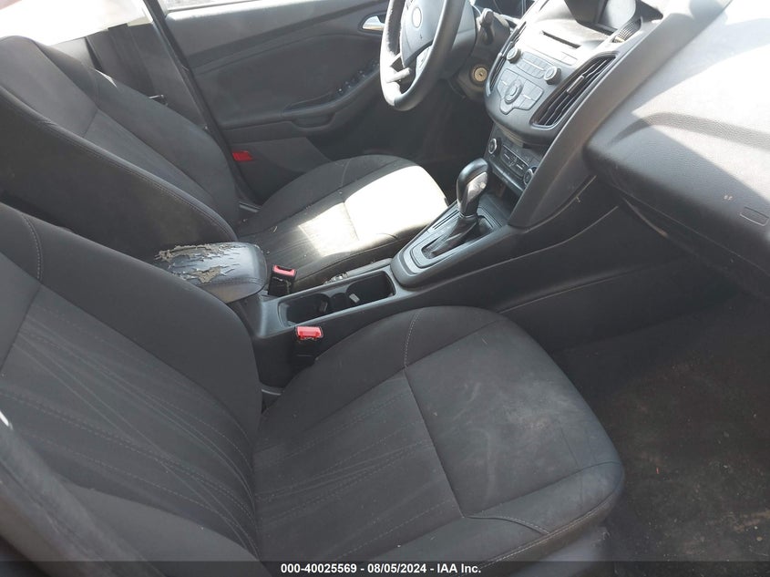 VIN 1FADP3F22HL227861 2017 FORD FOCUS SE