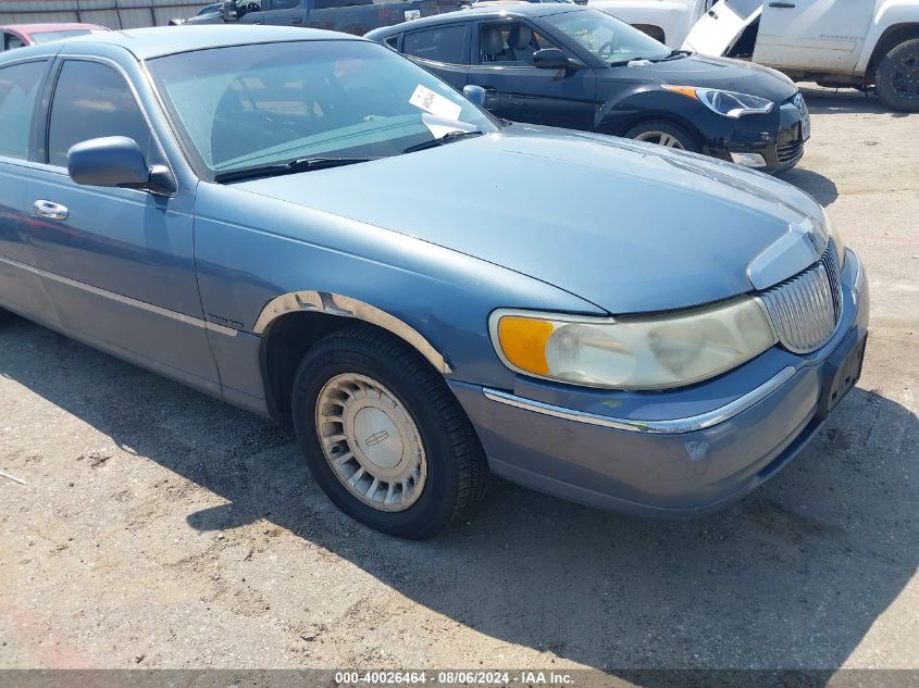 2000 Lincoln Town Car Executive VIN: 1LNHM81W7YY797767 Lot: 40026464