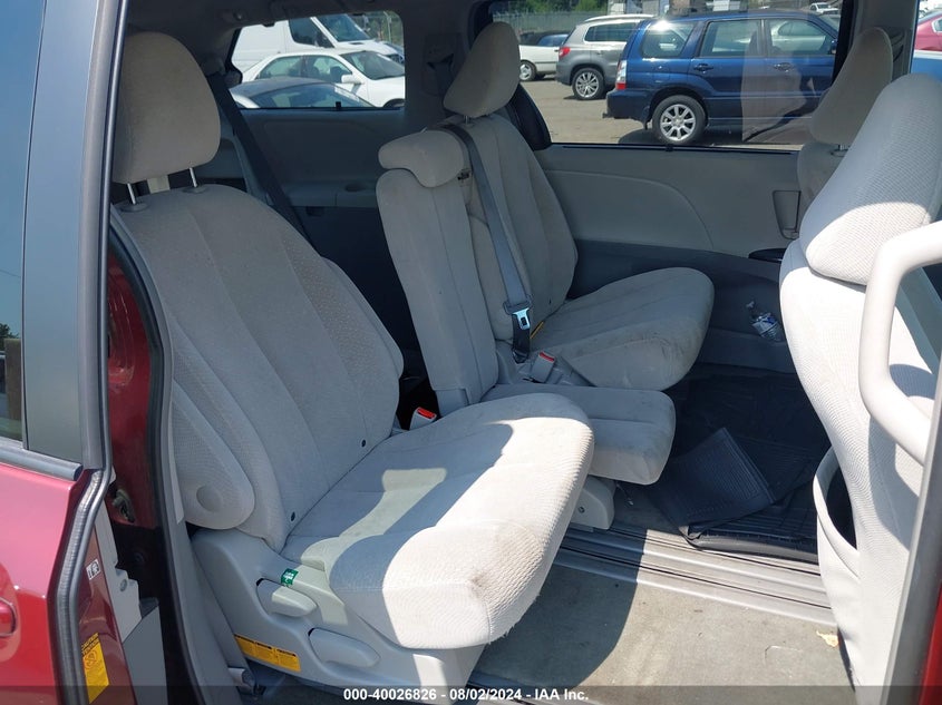 2014 Toyota Sienna Le V6 8 Passenger VIN: 5TDKK3DCXES447626 Lot: 40026826