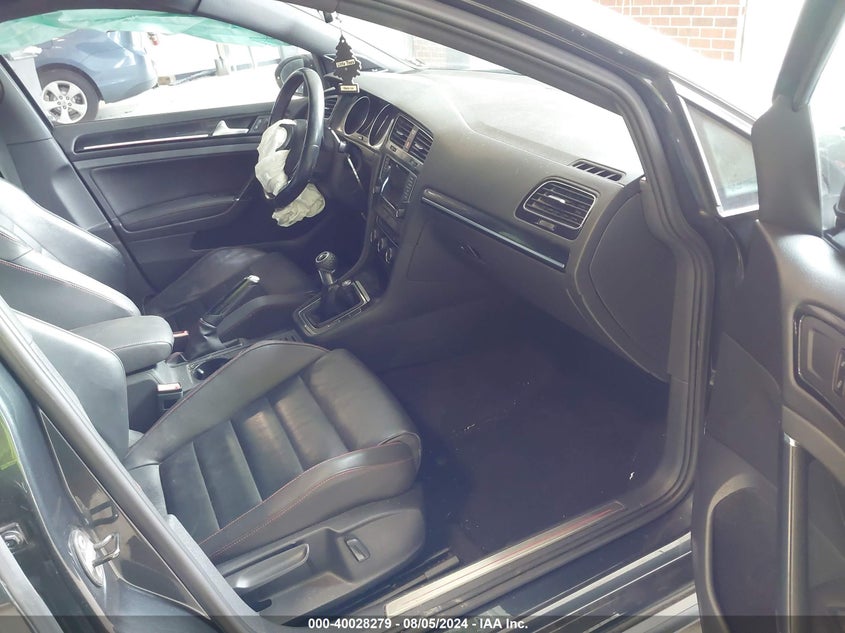 2015 VOLKSWAGEN GOLF GTI 2.0T SE 4-DOOR - 3VW5T7AU8FM003920