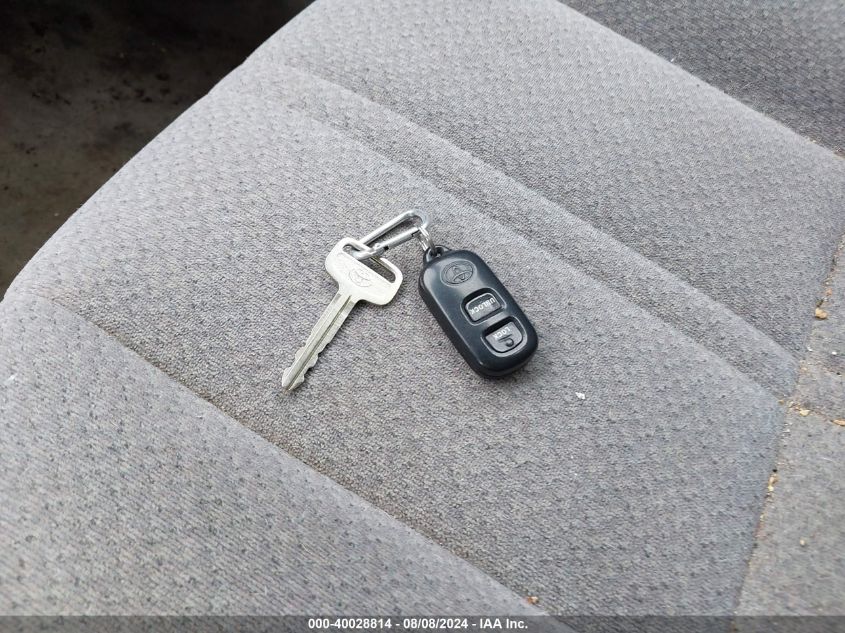 2000 Toyota Camry Le VIN: 4T1BG22K4YU693749 Lot: 40028814