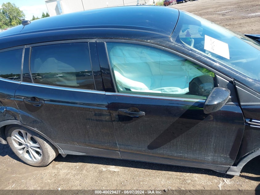 VIN 1FMCU9GD0HUC77858 2017 FORD ESCAPE SE