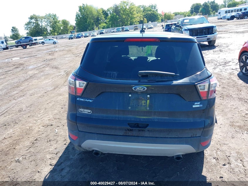 VIN 1FMCU9GD0HUC77858 2017 FORD ESCAPE SE