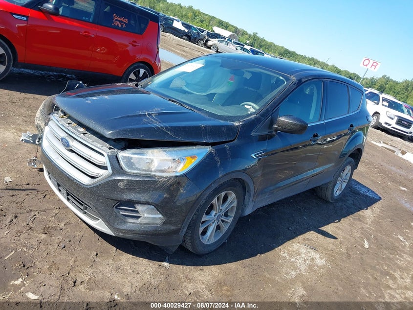 VIN 1FMCU9GD0HUC77858 2017 FORD ESCAPE SE