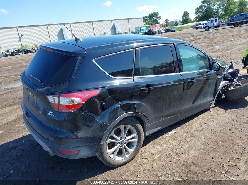 VIN 1FMCU9GD0HUC77858 2017 FORD ESCAPE SE