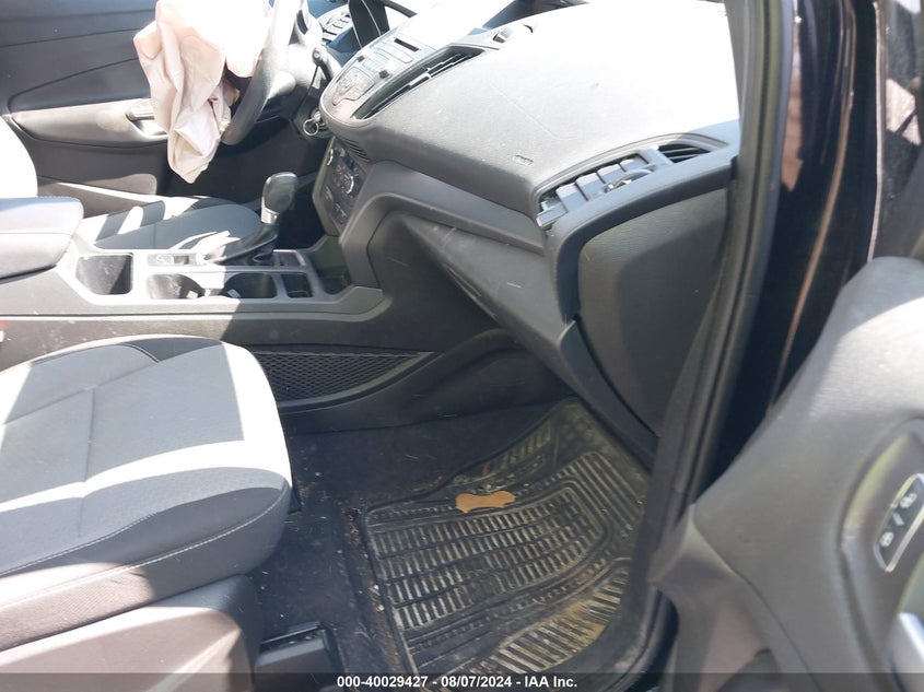VIN 1FMCU9GD0HUC77858 2017 FORD ESCAPE SE