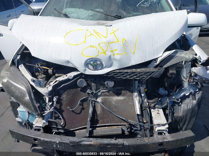 2014 Toyota Sienna Se 8 Passenger VIN: 5TDXK3DC4ES471037 Lot: 40030833