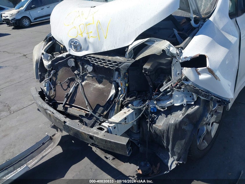 2014 Toyota Sienna Se 8 Passenger VIN: 5TDXK3DC4ES471037 Lot: 40030833