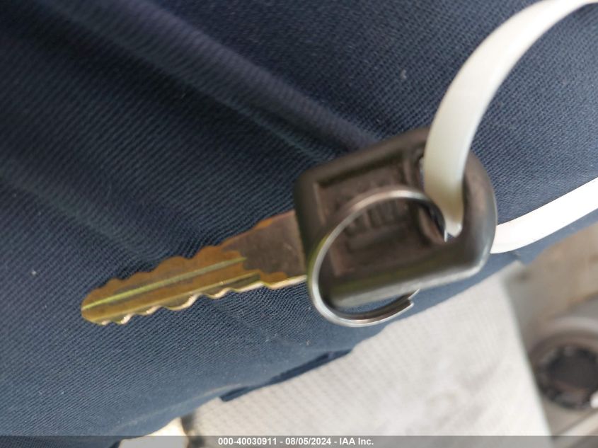 1996 Chevrolet Gmt-400 K1500 VIN: 1GCEK14M0TZ144599 Lot: 40030911