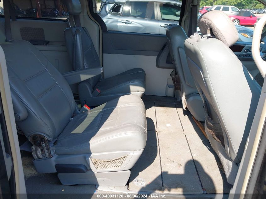 2010 Chrysler Town & Country Touring VIN: 2A4RR5D18AR221909 Lot: 40031120