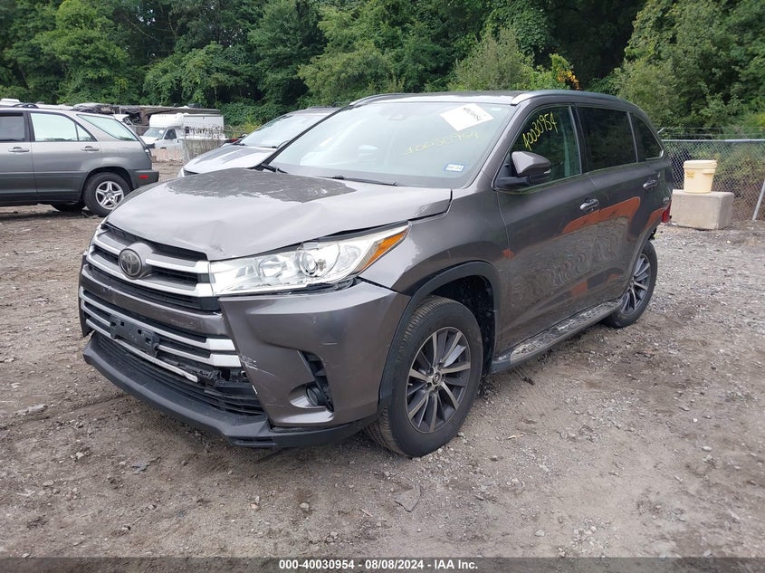 VIN 5TDKZRFH9HS514258 2017 TOYOTA HIGHLANDER XLE