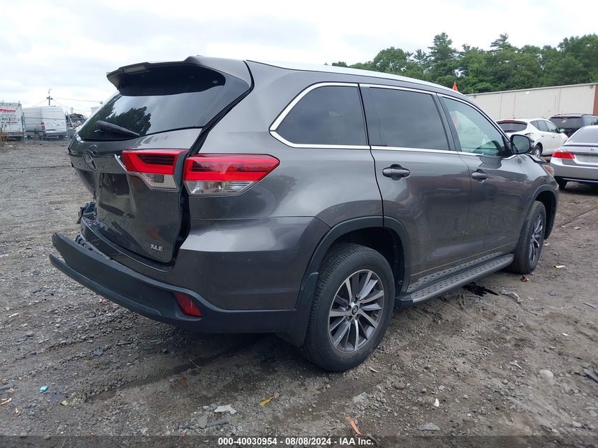 VIN 5TDKZRFH9HS514258 2017 TOYOTA HIGHLANDER XLE