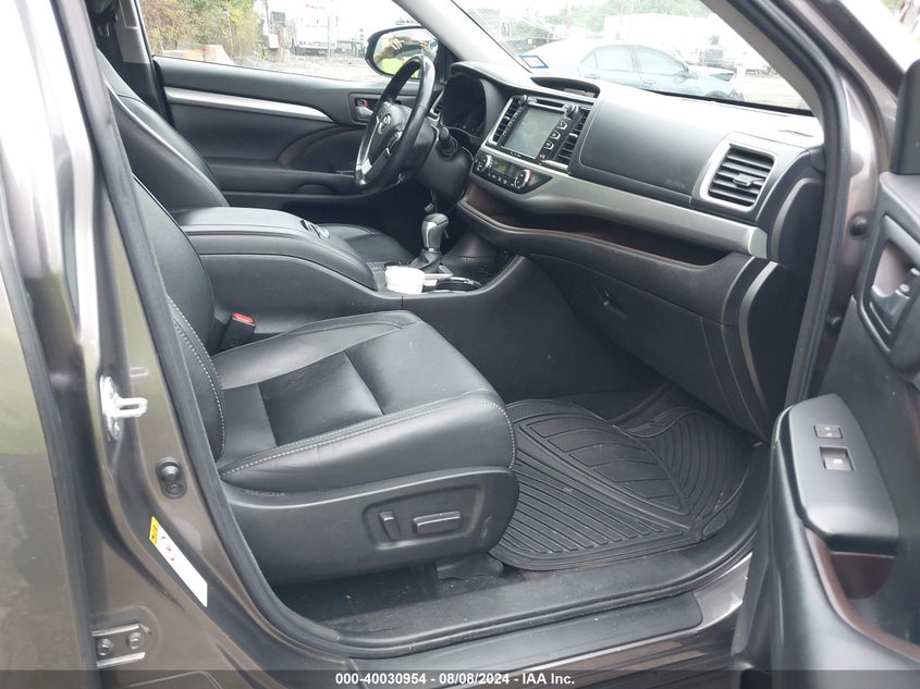 VIN 5TDKZRFH9HS514258 2017 TOYOTA HIGHLANDER XLE