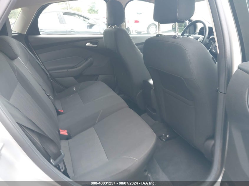 VIN 1FADP3K21JL215664 2018 FORD FOCUS SE
