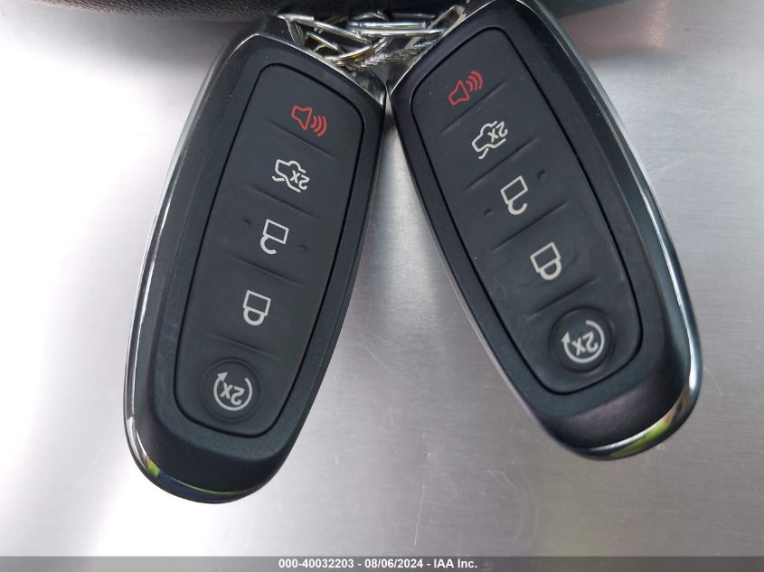 2019 Ford Escape Titanium VIN: 1FMCU9J98KUA55810 Lot: 40032203